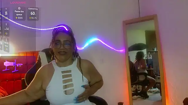 Sweet-Mommy-Milf online show from 05/03/26, 03:45