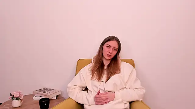 Snapshot of HeidiEnama chatting on 04/20/26, 01:03 HeidiEnama online show from 04/20/26, 01:03