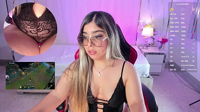 Snapshot of EmilyRicci_ chatting on 04/23/26, 10:45 EmilyRicci online show from 04/23/26, 10:45