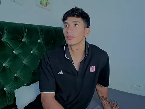 Snapshot of Zayn_Moretti chatting on 06/24/26, 07:35 Zayn Moretti online show from 06/24/26, 07:35