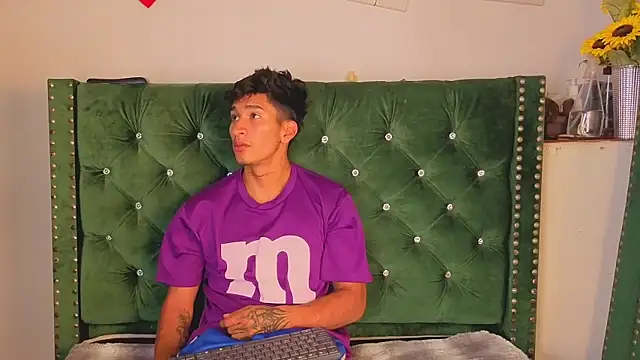 Snapshot of Zayn_Moretti chatting on 06/27/26, 04:06 Zayn Moretti online show from 06/27/26, 04:06