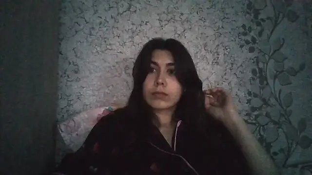 Snapshot of AliceDiamond5432 chatting on 05/02/26, 05:18 AliceDiamond5432 online show from 05/02/26, 05:18