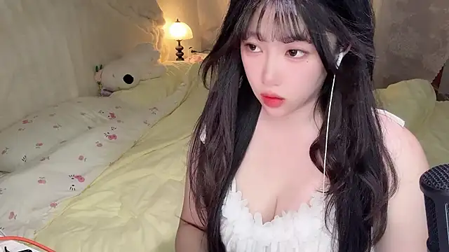 SweetButWildbaby online show from 05/12/26, 02:03