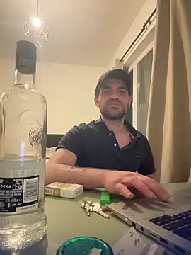 Snapshot of andreadgllll chatting on 04/23/26, 12:12 andreadgllll online show from 04/23/26, 12:12