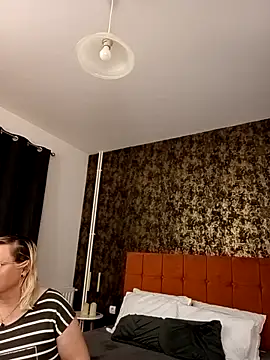 I amVeronicle online show from 04/28/26, 02:27