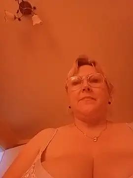 I amVeronicle online show from 06/18/26, 12:31