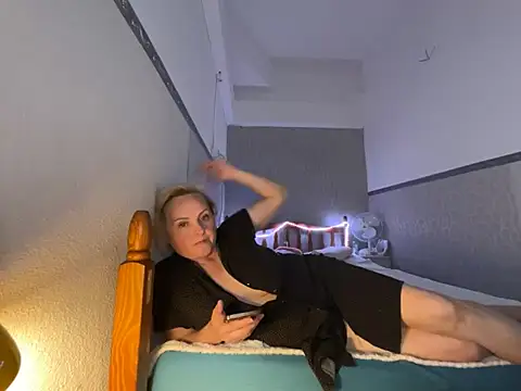 Snapshot of Svetlysvet chatting on 07/15/26, 04:45 Svetlysvet online show from 07/15/26, 04:45
