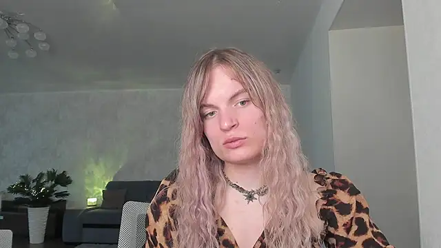 Snapshot of milliKira006 chatting on 04/20/26, 03:04 milliKira006 online show from 04/20/26, 03:04