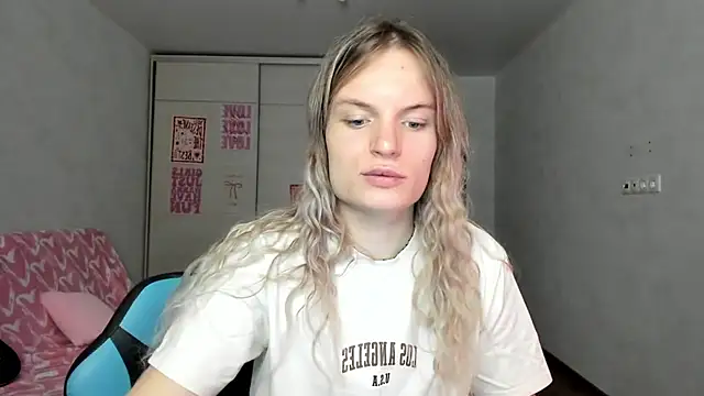 milliKira006 online show from 05/18/26, 04:51