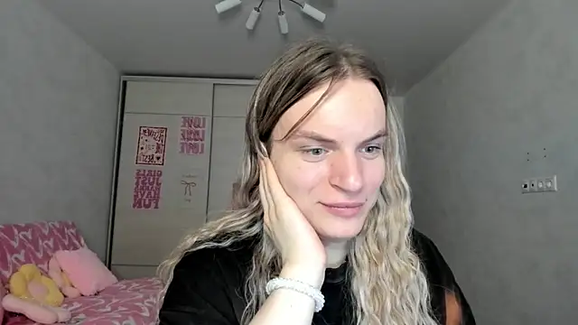 milliKira006 online show from 05/26/26, 07:54