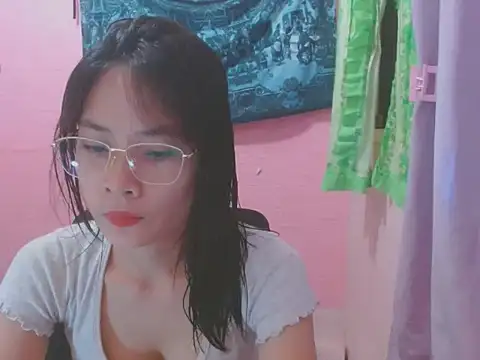 Snapshot of Sweetsexylady19 chatting on 07/14/26, 06:18 Sweetsexylady19 online show from 07/14/26, 06:18