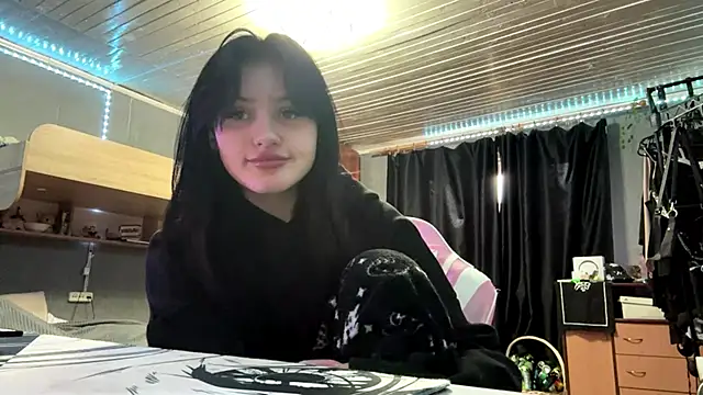 Snapshot of SallieStrahin chatting on 04/20/26, 03:15 SallieStrahin online show from 04/20/26, 03:15