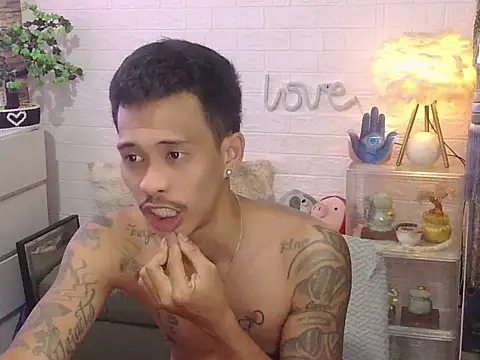 Snapshot of marlonmoreno01 chatting on 04/21/26, 02:23 marlonmoreno01 online show from 04/21/26, 02:23