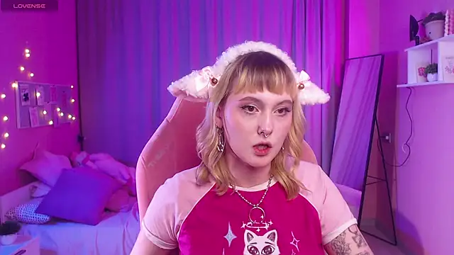 Snapshot of Emma_Thomps chatting on 04/27/26, 03:10 Emma Thomps online show from 04/27/26, 03:10