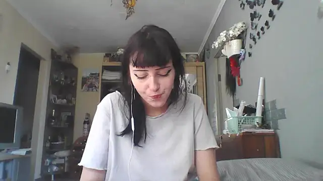 Snapshot of ChargedReign chatting on 06/27/26, 04:39 ChargedReign online show from 06/27/26, 04:39