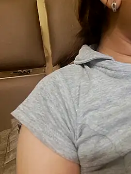 Snapshot of Reshma_675 chatting on 04/20/26, 06:09 Reshma 675 online show from 04/20/26, 06:09