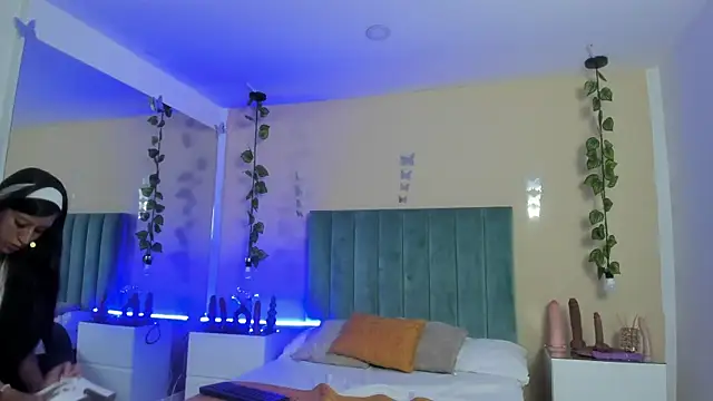 Snapshot of ARIANA_CRI-X chatting on 04/20/26, 12:08 ARIANA CRI-X online show from 04/20/26, 12:08