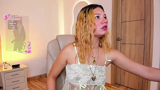 Snapshot of Evaluna__adams chatting on 04/20/26, 04:59 Evaluna adams online show from 04/20/26, 04:59