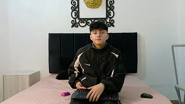 Snapshot of LunayDream chatting on 06/16/26, 11:24 LunayDream online show from 06/16/26, 11:24
