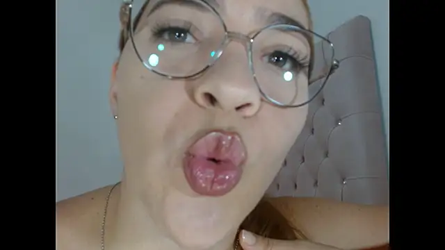 Snapshot of dulce_melocoton chatting on 05/03/26, 12:05 dulce melocoton online show from 05/03/26, 12:05