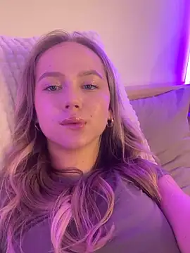 Emi Sterling online show from 05/27/26, 12:13