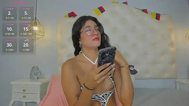 Snapshot of ninaavelvett chatting on 07/13/26, 12:52 ninaavelvett online show from 07/13/26, 12:52