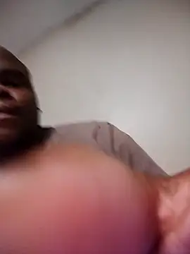 Snapshot of W0rthiit chatting on 04/24/26, 07:27 W0rthiit online show from 04/24/26, 07:27