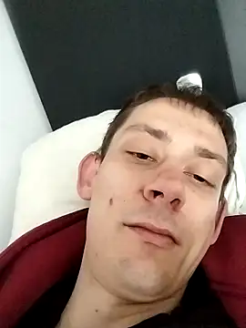 Snapshot of Jerzy280 chatting on 04/19/26, 12:04 Jerzy280 online show from 04/19/26, 12:04