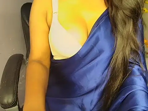 Hotty Girl147 online show from 05/09/26, 04:50