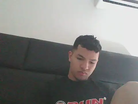 Snapshot of Hunteerm chatting on 04/19/26, 04:17 Hunteerm online show from 04/19/26, 04:17