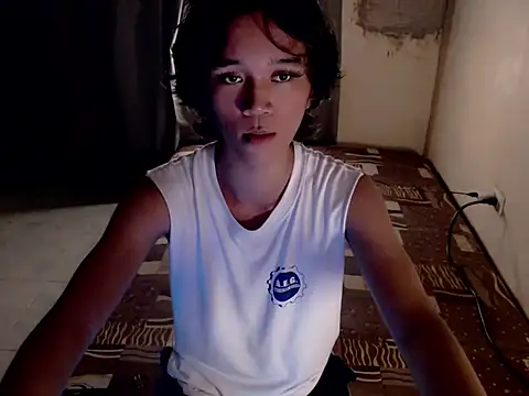 Snapshot of urnaughty_paul chatting on 05/20/26, 02:45 urnaughty paul online show from 05/20/26, 02:45