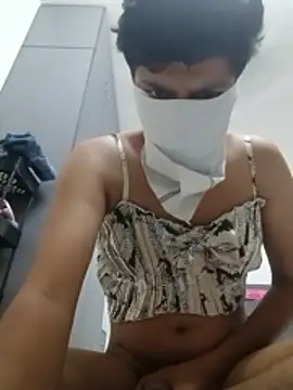 Snapshot of mrbaby32 chatting on 04/19/26, 06:10 mrbaby32 online show from 04/19/26, 06:10