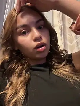 Snapshot of MaelyClaire chatting on 04/20/26, 01:41 MaelyClaire online show from 04/20/26, 01:41