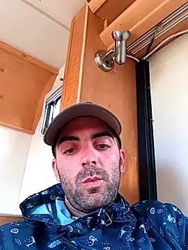 Snapshot of alieno_napoletano chatting on 04/27/26, 05:11 alieno napoletano online show from 04/27/26, 05:11