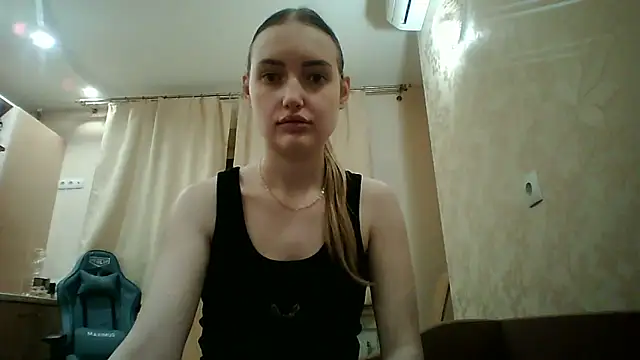 Snapshot of Lisanta chatting on 04/21/26, 06:12 Lisanta online show from 04/21/26, 06:12