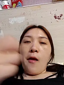 Snapshot of mei114 chatting on 04/23/26, 10:47 mei114 online show from 04/23/26, 10:47