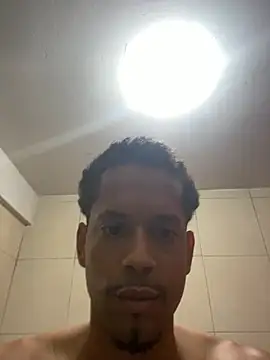 Snapshot of Gomesmrt chatting on 04/19/26, 08:33 Gomesmrt online show from 04/19/26, 08:33