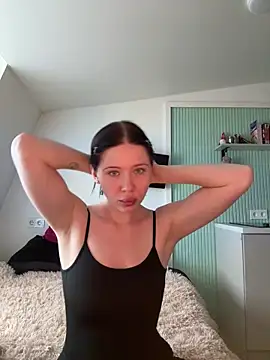 Snapshot of darckkitten chatting on 04/21/26, 02:12 darckkitten online show from 04/21/26, 02:12