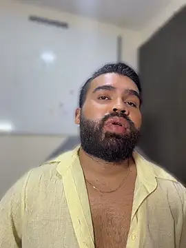 Snapshot of LucaLaurent chatting on 04/20/26, 02:25 LucaLaurent online show from 04/20/26, 02:25