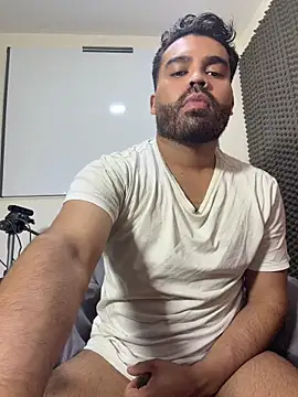 Snapshot of LucaLaurent chatting on 05/03/26, 10:32 LucaLaurent online show from 05/03/26, 10:32