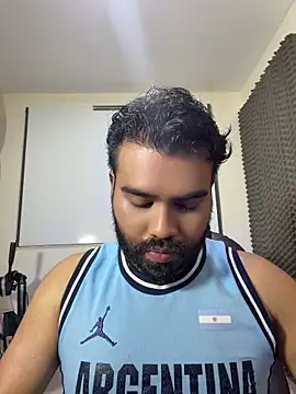 Snapshot of LucaLaurent chatting on 05/17/26, 11:34 LucaLaurent online show from 05/17/26, 11:34