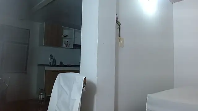 Snapshot of little_babyboo_ chatting on 04/21/26, 01:42 little babyboo online show from 04/21/26, 01:42