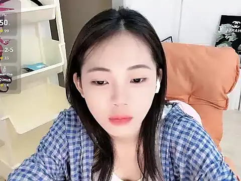 Snapshot of qiuwww003 chatting on 04/20/26, 08:17 qiuwww003 online show from 04/20/26, 08:17