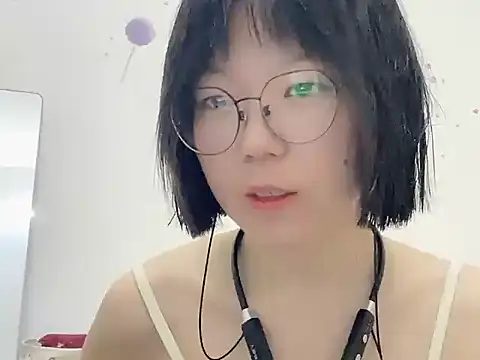 Snapshot of Belle-LL chatting on 04/25/26, 02:36 Belle-LL online show from 04/25/26, 02:36