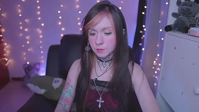 Snapshot of -VKatt chatting on 04/24/26, 02:58 -VKatt online show from 04/24/26, 02:58