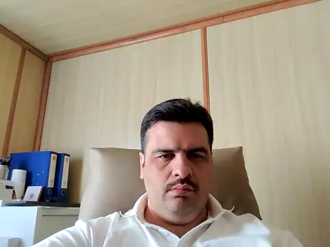 Snapshot of office-man chatting on 04/20/26, 04:37 office-man online show from 04/20/26, 04:37