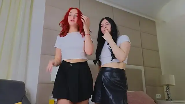 Snapshot of TaffyLune chatting on 04/23/26, 09:19 TaffyLune online show from 04/23/26, 09:19