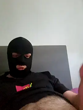 Snapshot of Geilertyp230 chatting on 04/20/26, 01:03 Geilertyp230 online show from 04/20/26, 01:03