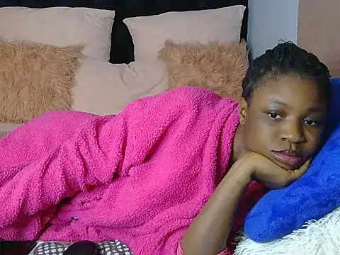 julianaa19 online show from 04/28/26, 04:56