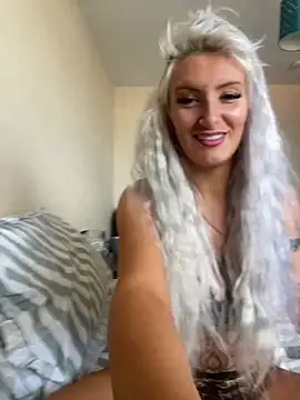 Snapshot of Livistreetxx chatting on 05/10/26, 10:42 Livistreetxx online show from 05/10/26, 10:42